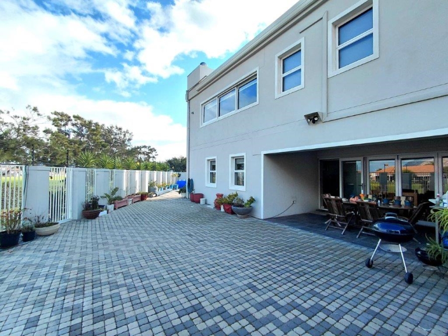4 Bedroom Property for Sale in Fairview Golf Estate Western Cape